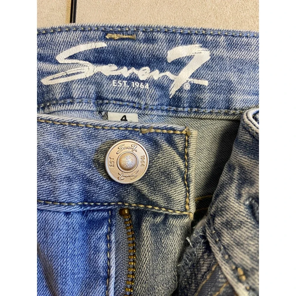 Seven7 Womens Light Wash Distressed Raw Hem Denim Shorts Size 4